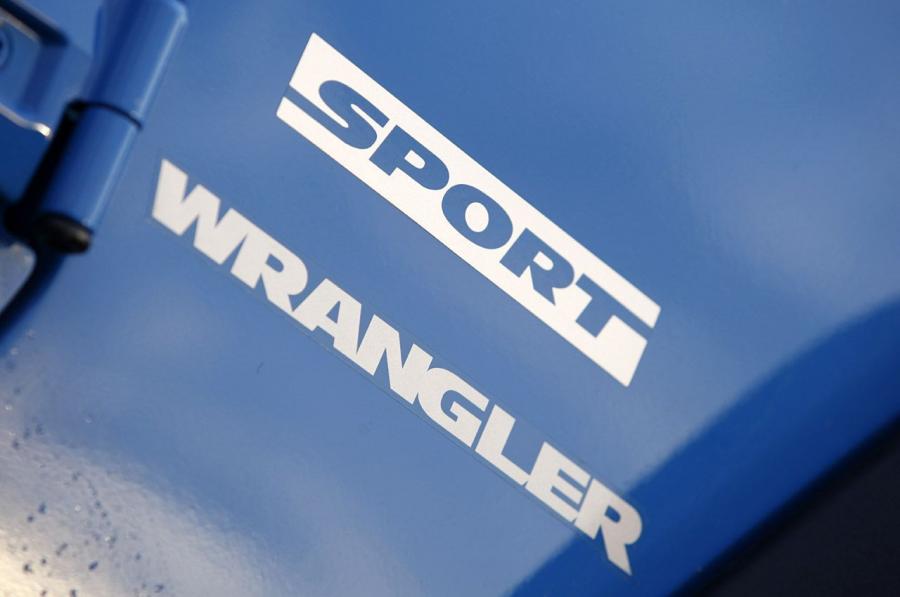  Jeep Wrangler Sport 2012 года  (фото 29 из 60)